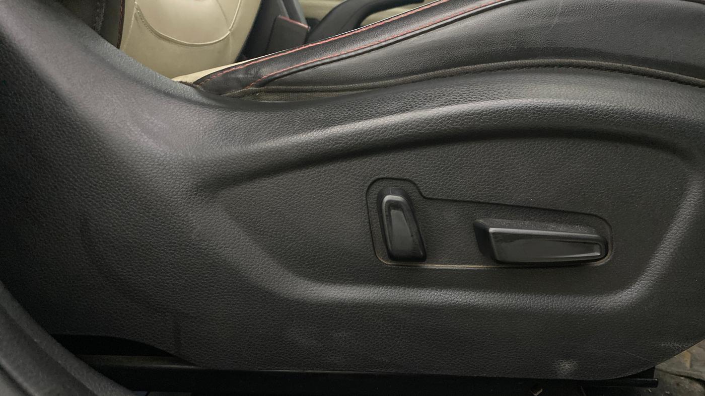 2020 KIA SELTOS GTX PLUS AT 1.5 DIESEL, Diesel, Automatic, 1,41,405 km, Driver Side Adjustment Panel