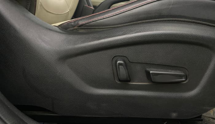 2020 KIA SELTOS GTX PLUS AT 1.5 DIESEL, Diesel, Automatic, 1,41,405 km, Driver Side Adjustment Panel