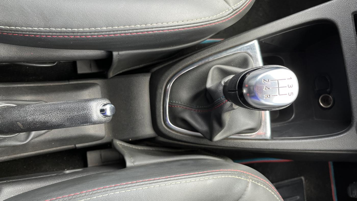 2019 Renault Captur PLATINE PETROL DUAL TONE, Petrol, Manual, 50,405 km, Gear Lever