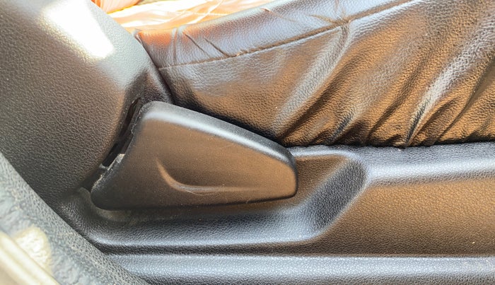 2021 Renault Kwid RXT 1.0, Petrol, Manual, 38,445 km, Driver Side Adjustment Panel