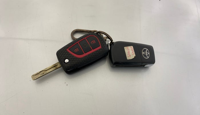 2016 Toyota Corolla Altis G CVT PETROL, Petrol, Automatic, 1,44,480 km, Key Close Up