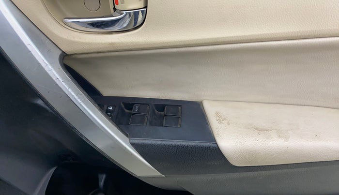 2016 Toyota Corolla Altis G CVT PETROL, Petrol, Automatic, 1,44,480 km, Driver Side Door Panels Control