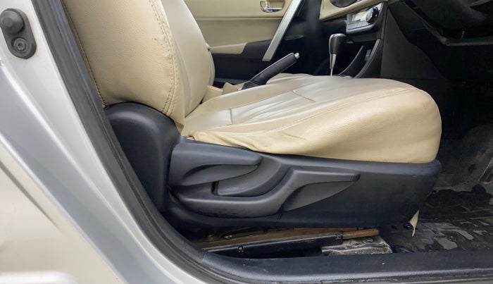 2016 Toyota Corolla Altis G CVT PETROL, Petrol, Automatic, 1,44,480 km, Driver Side Adjustment Panel