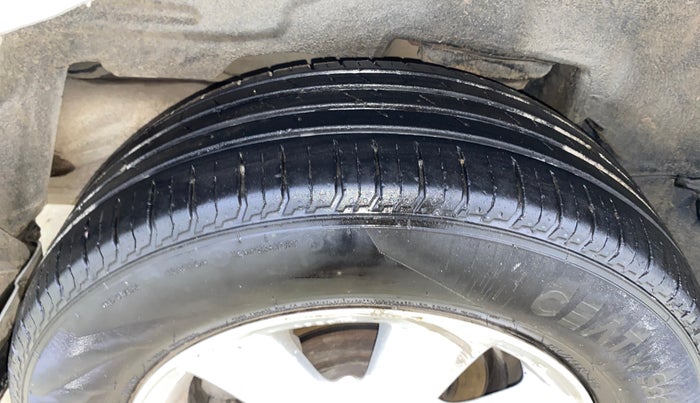 2016 Toyota Corolla Altis G CVT PETROL, Petrol, Automatic, 1,44,480 km, Right Rear Tyre Tread