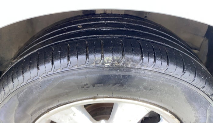 2016 Toyota Corolla Altis G CVT PETROL, Petrol, Automatic, 1,44,480 km, Right Front Tyre Tread