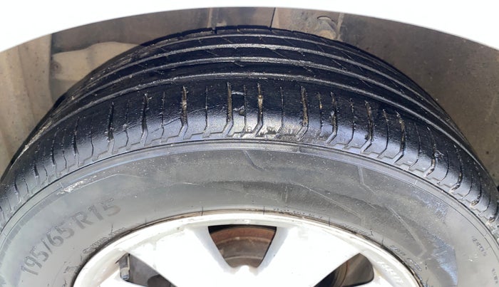 2016 Toyota Corolla Altis G CVT PETROL, Petrol, Automatic, 1,44,480 km, Left Front Tyre Tread