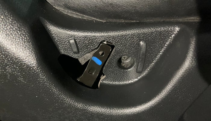 2019 Hyundai Elite i20 MAGNA EXECUTIVE 1.2, Petrol, Manual, 36,371 km, Driver Side Adjustment Panel