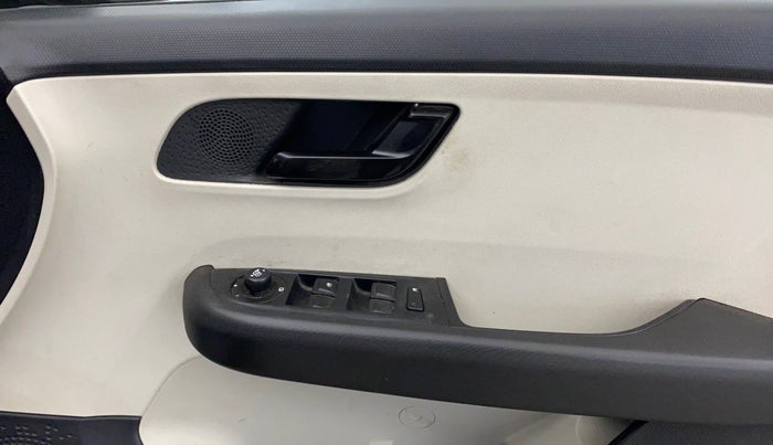 2025 Tata ALTROZ XM PLUS SUNROOF CNG, CNG, Manual, 28,035 km, Driver Side Door Panels Control