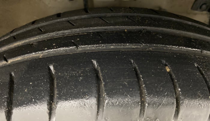 2012 Maruti Swift VXI D, Petrol, Manual, 85,659 km, Right Front Tyre Tread
