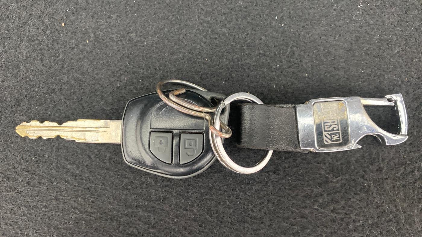 2012 Maruti Swift VXI D, Petrol, Manual, 85,659 km, Key Close Up