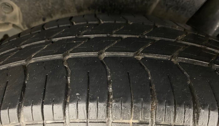 2012 Maruti Swift VXI D, Petrol, Manual, 85,659 km, Left Rear Tyre Tread