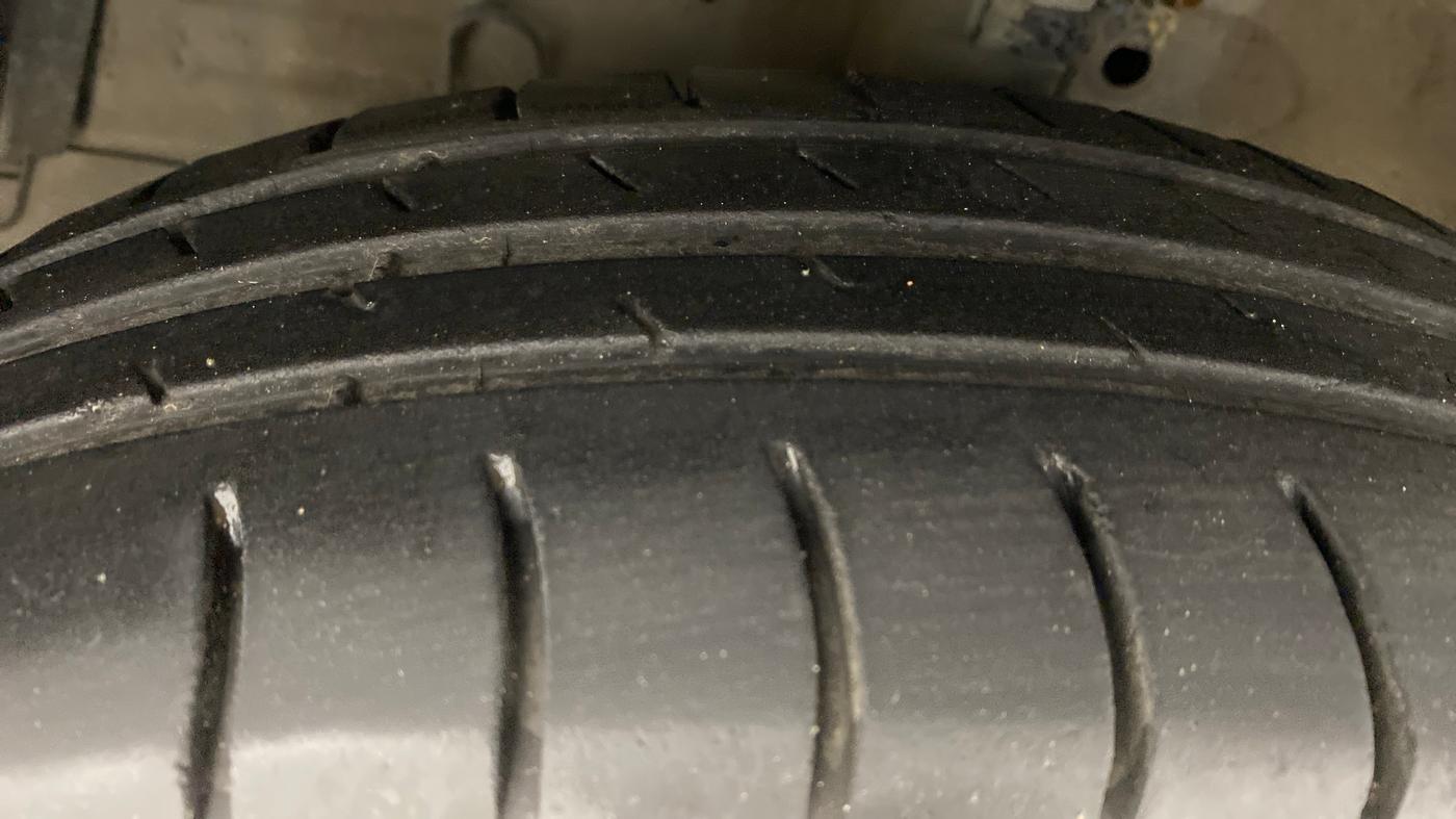2012 Maruti Swift VXI D, Petrol, Manual, 85,659 km, Left Front Tyre Tread