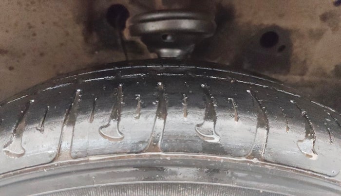 2016 Maruti Wagon R 1.0 VXI AMT, Petrol, Automatic, 66,853 km, Right Front Tyre Tread