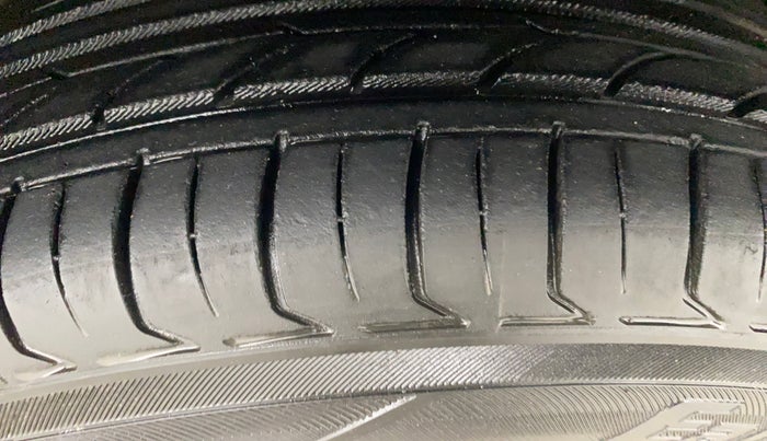 2015 Maruti Celerio ZXI, Petrol, Manual, 30,594 km, Right Front Tyre Tread