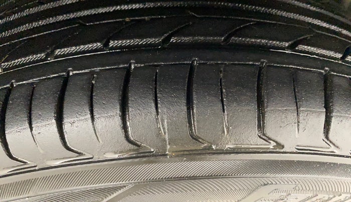 2015 Maruti Celerio ZXI, Petrol, Manual, 30,594 km, Left Rear Tyre Tread