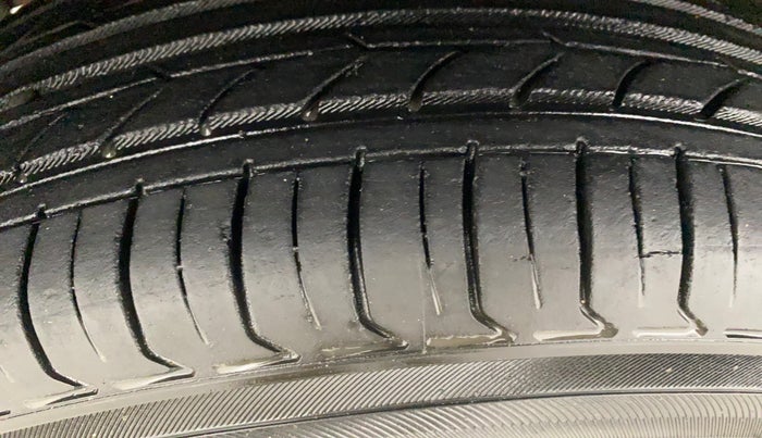 2015 Maruti Celerio ZXI, Petrol, Manual, 30,594 km, Left Front Tyre Tread