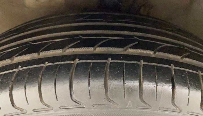 2017 Hyundai Verna 1.6 VTVT S, Petrol, Manual, 99,290 km, Left Front Tyre Tread