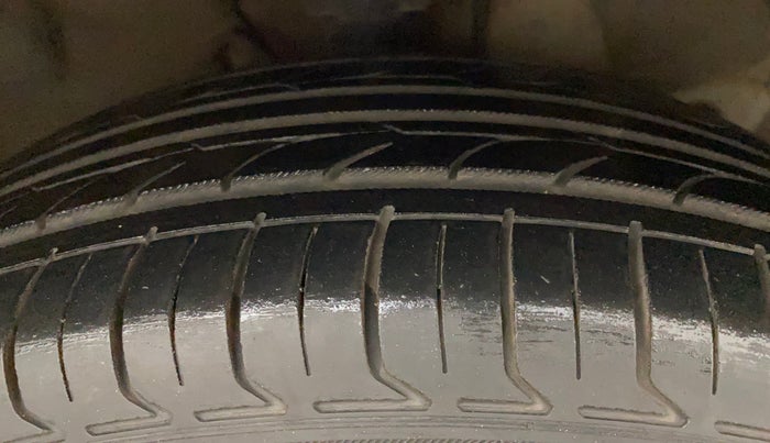 2017 Hyundai Verna 1.6 VTVT S, Petrol, Manual, 99,290 km, Right Front Tyre Tread