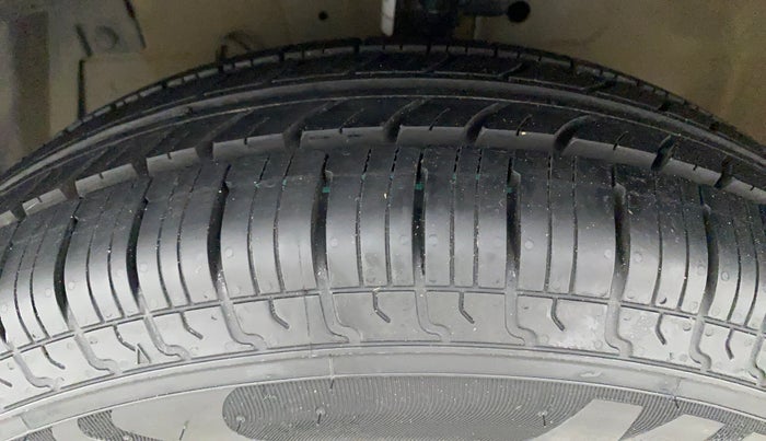 2014 Maruti Swift Dzire VXI, Petrol, Manual, 39,348 km, Left Front Tyre Tread