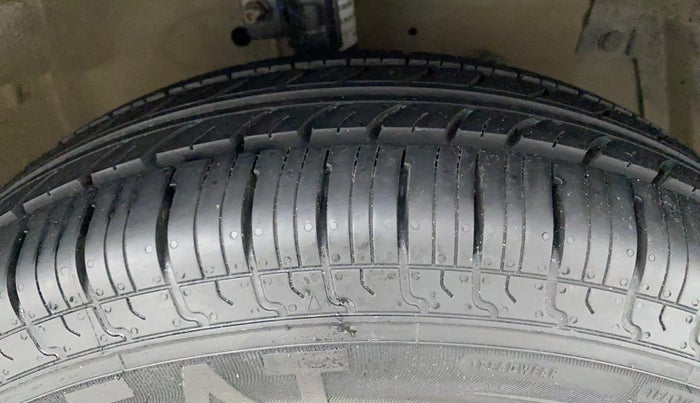 2014 Maruti Swift Dzire VXI, Petrol, Manual, 39,348 km, Right Front Tyre Tread