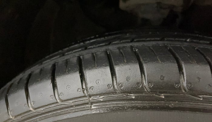 2017 Hyundai Creta SX PLUS 1.6 PETROL, Petrol, Manual, 21,146 km, Right Front Tyre Tread