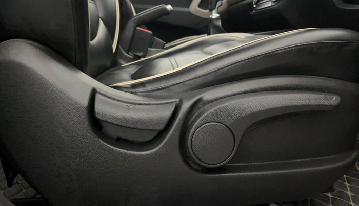 2017 Hyundai Creta SX PLUS 1.6 PETROL, Petrol, Manual, 21,146 km, Driver Side Adjustment Panel