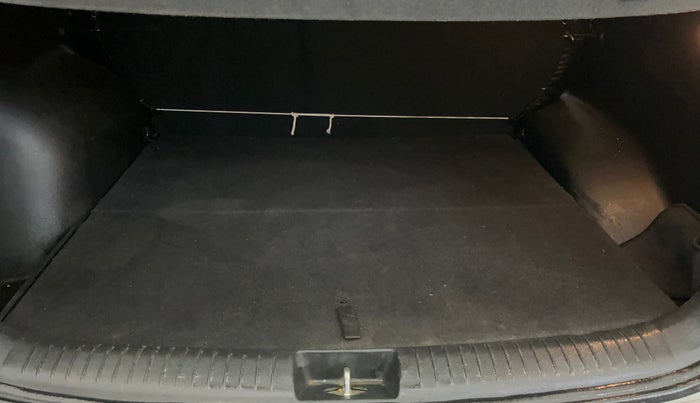 2017 Hyundai Creta SX PLUS 1.6 PETROL, Petrol, Manual, 21,146 km, Boot Inside