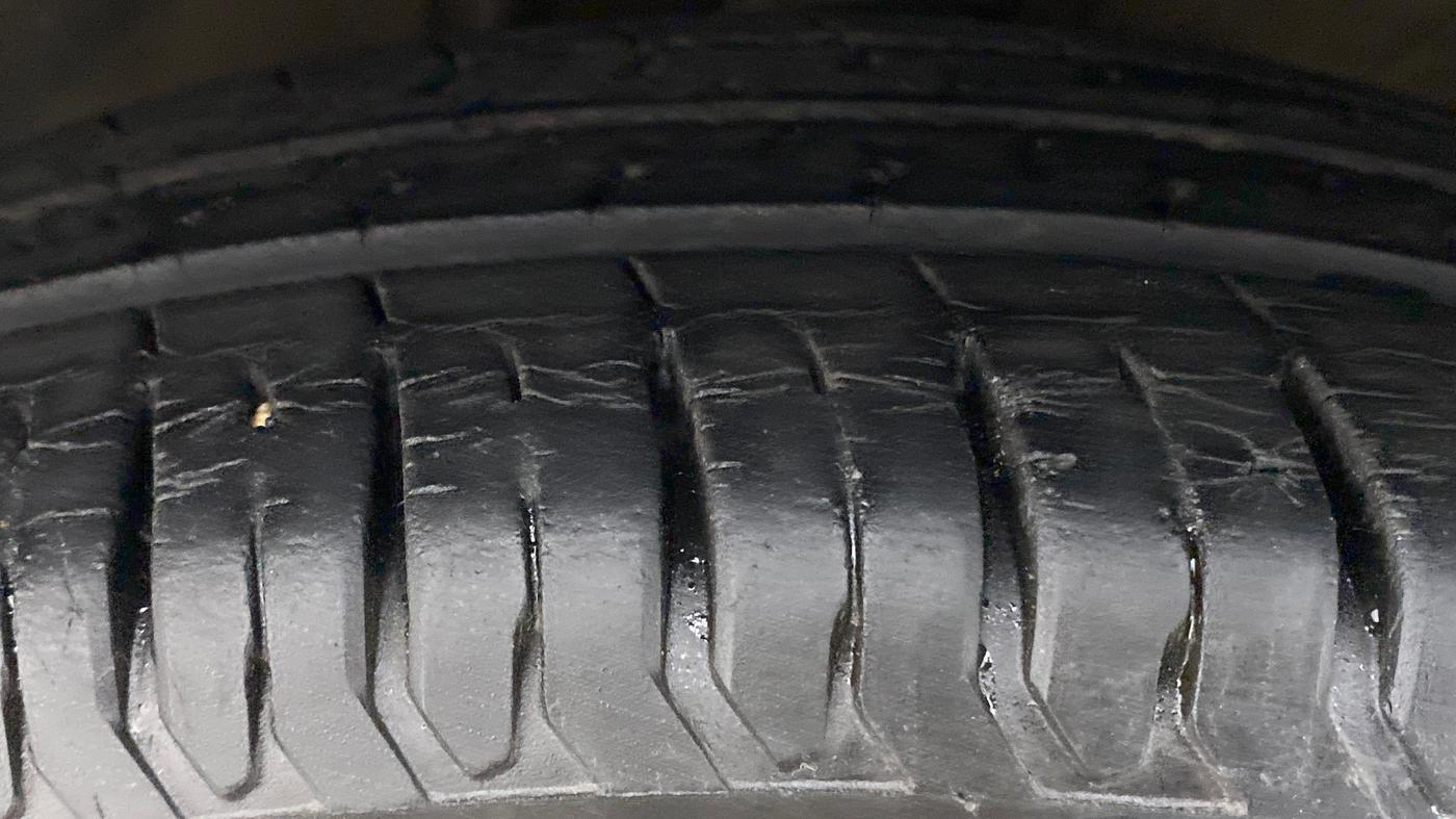 2011 Hyundai i10 MAGNA 1.2 KAPPA2, Petrol, Manual, 58,734 km, Left Front Tyre Tread