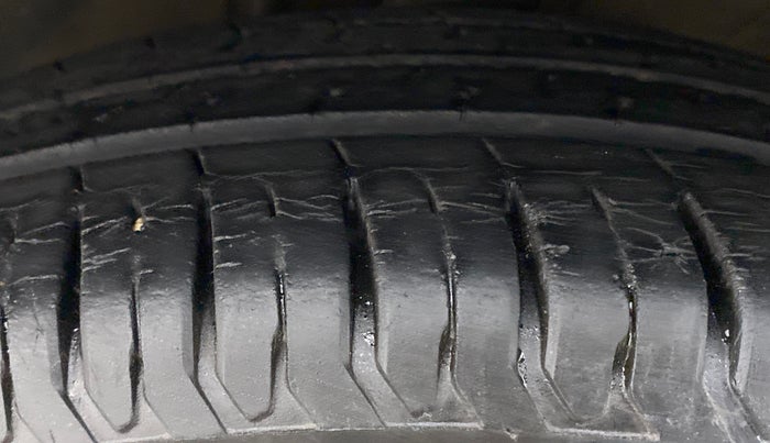2011 Hyundai i10 MAGNA 1.2 KAPPA2, Petrol, Manual, 58,734 km, Left Front Tyre Tread