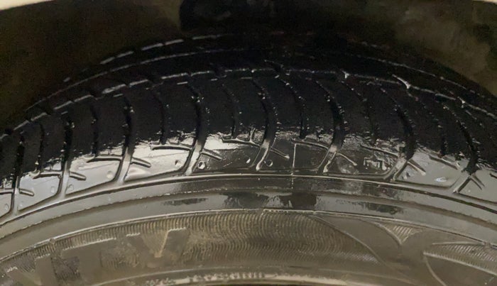 2015 Maruti Celerio ZXI, Petrol, Manual, 63,536 km, Right Front Tyre Tread