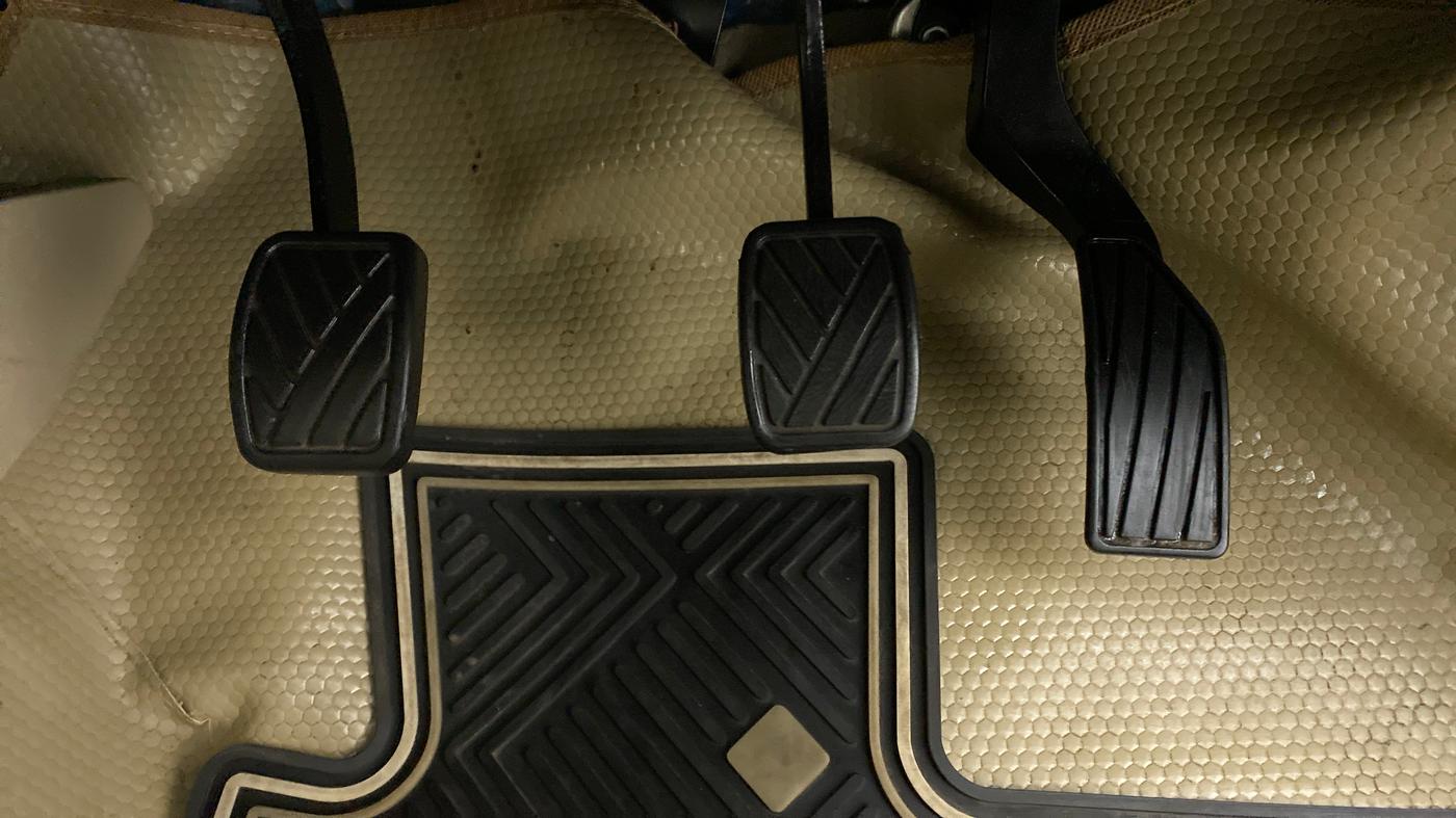 2015 Maruti Ciaz VXI PLUS, Petrol, Manual, 5,689 km, Pedals