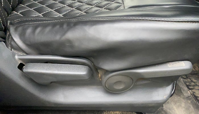 2010 Maruti Ritz ZXI, Petrol, Manual, 66,194 km, Driver Side Adjustment Panel