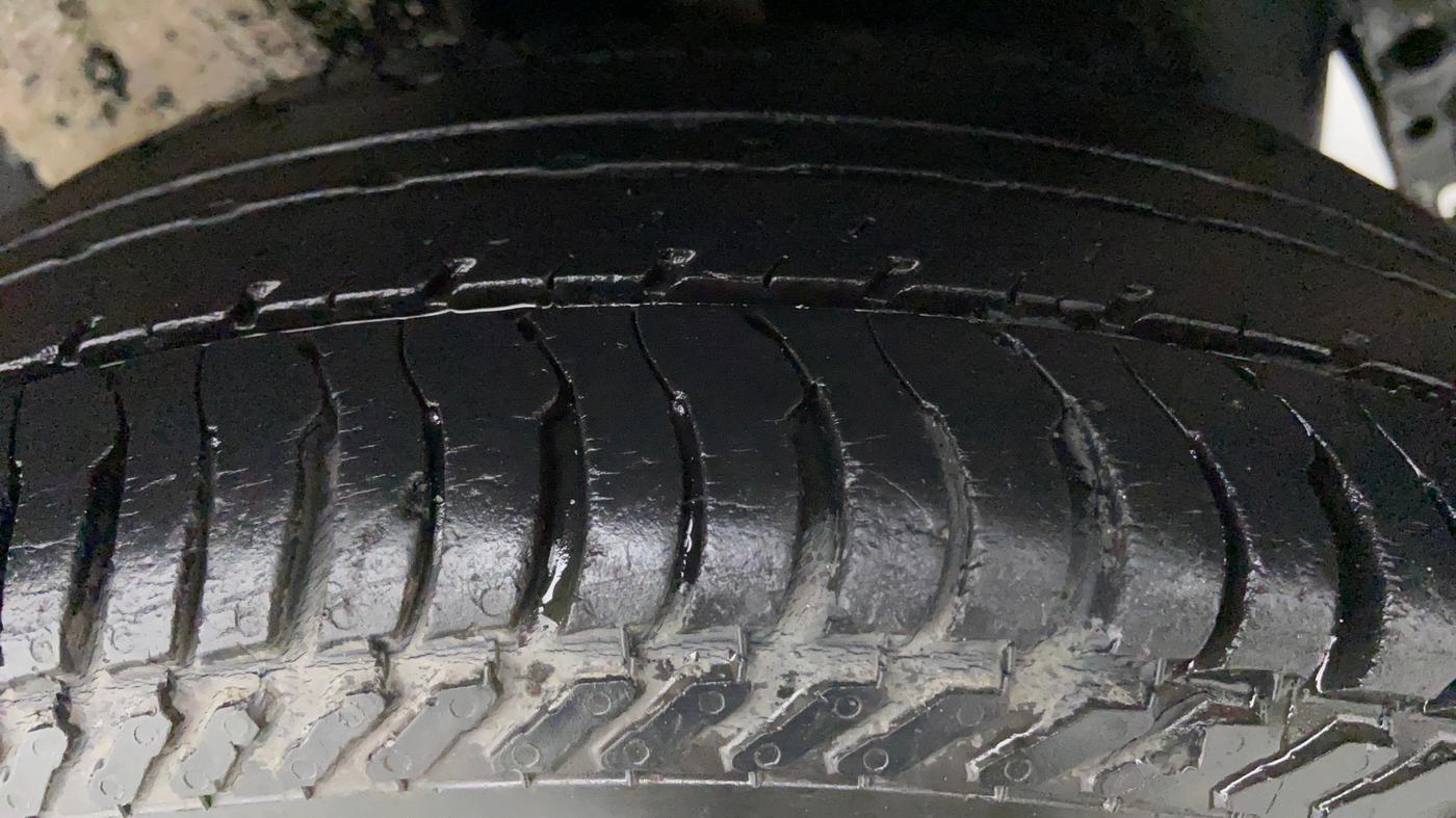 2011 Toyota Etios Liva D 4D GD, Diesel, Manual, Left Front Tyre Tread