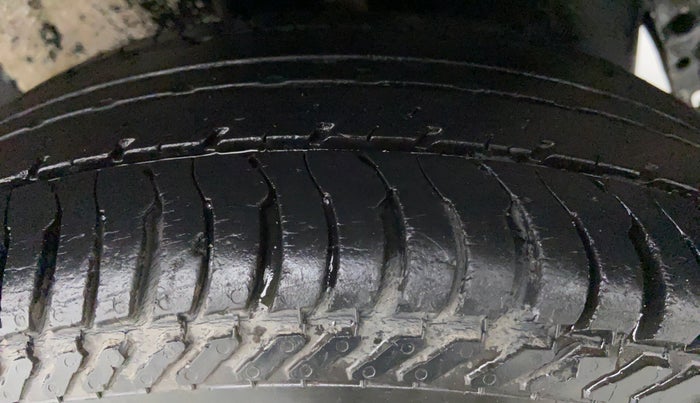 2011 Toyota Etios Liva D 4D GD, Diesel, Manual, Left Front Tyre Tread