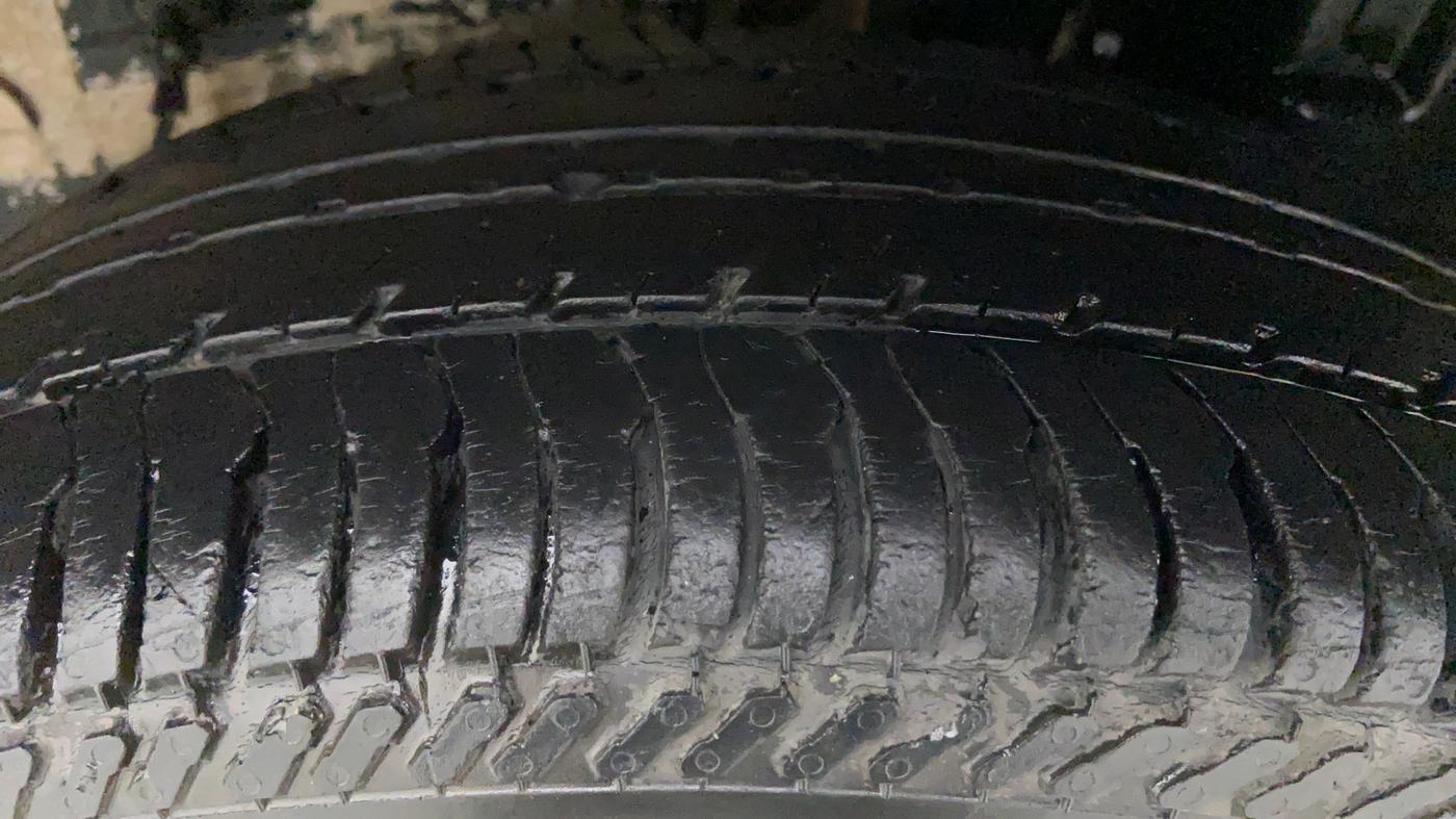 2011 Toyota Etios Liva D 4D GD, Diesel, Manual, Right Front Tyre Tread