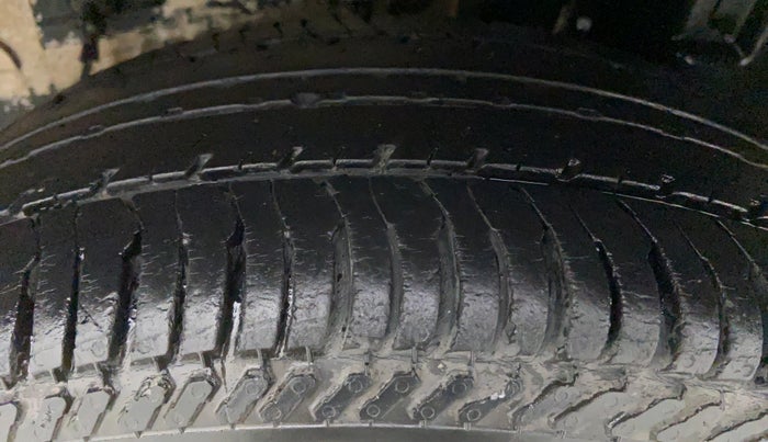 2011 Toyota Etios Liva D 4D GD, Diesel, Manual, Right Front Tyre Tread