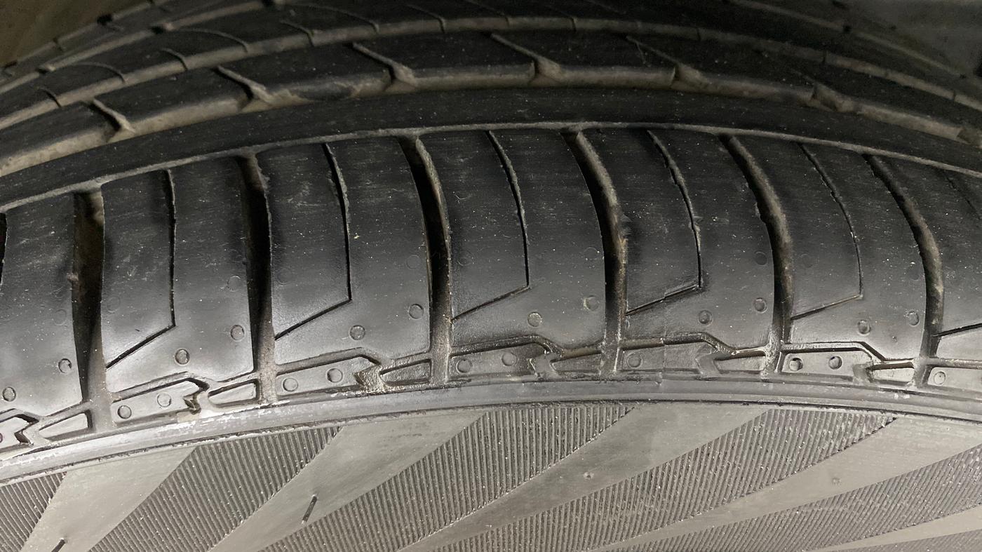 2021 MG HECTOR SHARP 1.5 DCT PETROL, Petrol, Automatic, 41,733 km, Right Front Tyre Tread