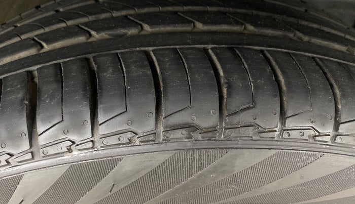 2021 MG HECTOR SHARP 1.5 DCT PETROL, Petrol, Automatic, 41,733 km, Right Front Tyre Tread