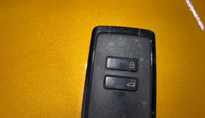 2020 Renault TRIBER RXZ, Petrol, Manual, 42,900 km, Key Close Up