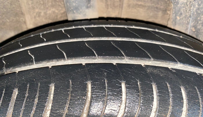 2020 Renault TRIBER RXZ, Petrol, Manual, 42,900 km, Right Rear Tyre Tread