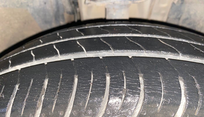 2020 Renault TRIBER RXZ, Petrol, Manual, 42,900 km, Right Front Tyre Tread