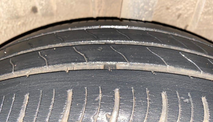 2020 Renault TRIBER RXZ, Petrol, Manual, 42,900 km, Left Rear Tyre Tread