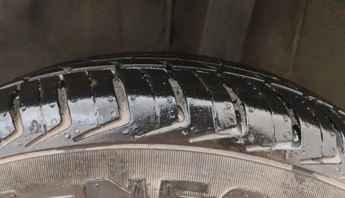 2016 Renault Kwid RXL, Petrol, Manual, 8,405 km, Left Rear Tyre Tread