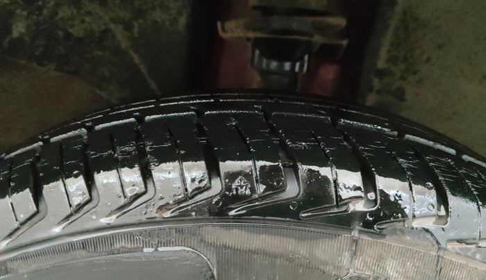 2016 Renault Kwid RXL, Petrol, Manual, 8,405 km, Right Front Tyre Tread