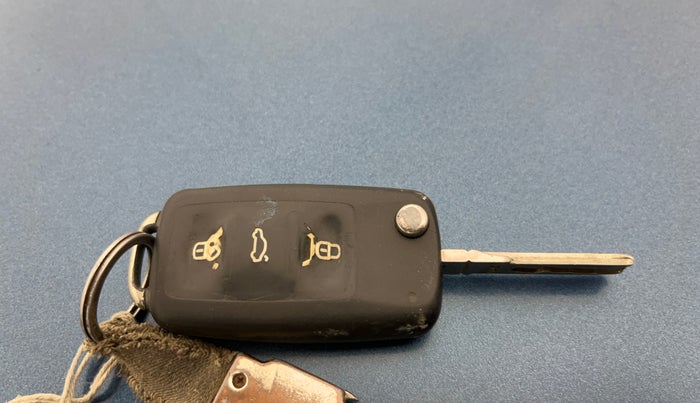 2017 Volkswagen Ameo COMFORTLINE 1.2L, Petrol, Manual, 87,143 km, Key Close Up