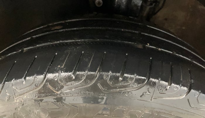 2017 Volkswagen Ameo COMFORTLINE 1.2L, Petrol, Manual, 87,143 km, Left Front Tyre Tread