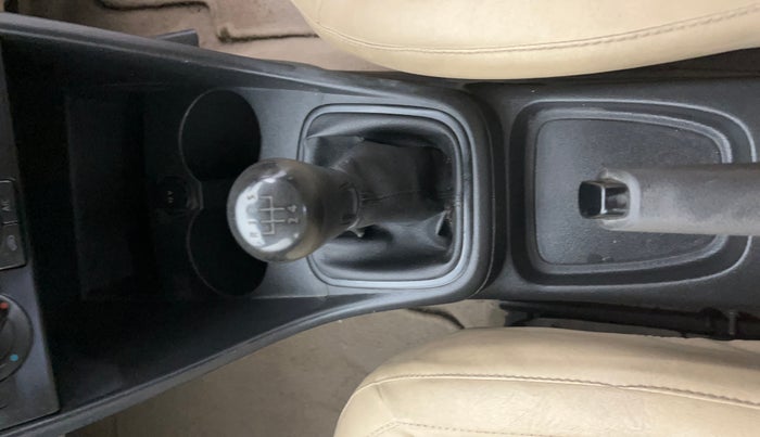 2017 Volkswagen Ameo COMFORTLINE 1.2L, Petrol, Manual, 87,143 km, Gear Lever