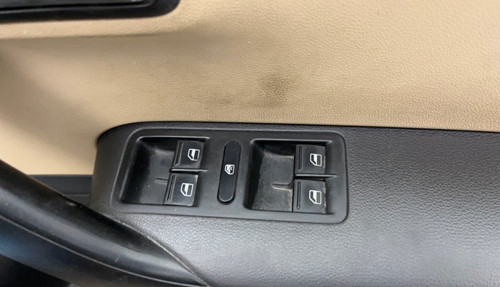 2017 Volkswagen Ameo COMFORTLINE 1.2L, Petrol, Manual, 87,143 km, Driver Side Door Panels Control