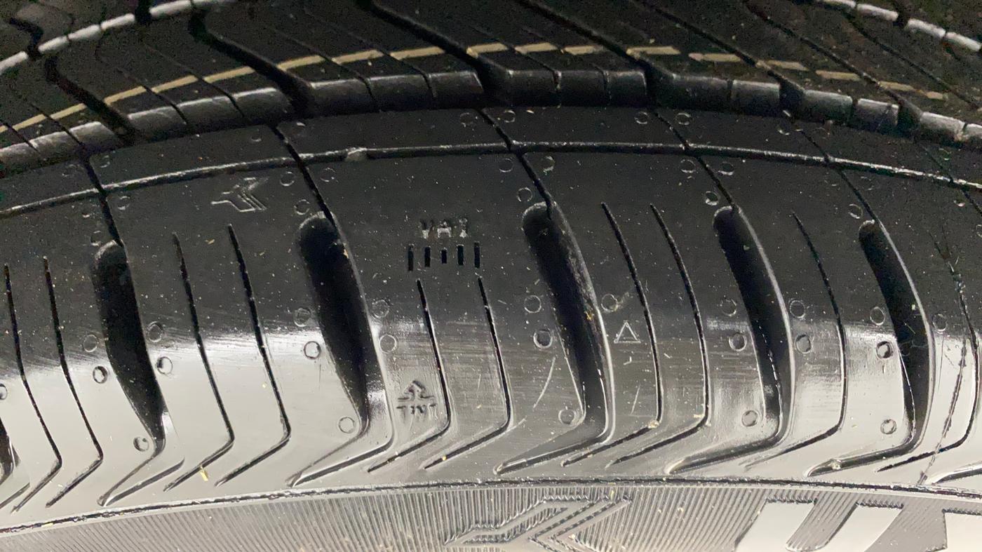 2015 Maruti Ciaz ZXI+, Petrol, Manual, 1,18,993 km, Left Rear Tyre Tread