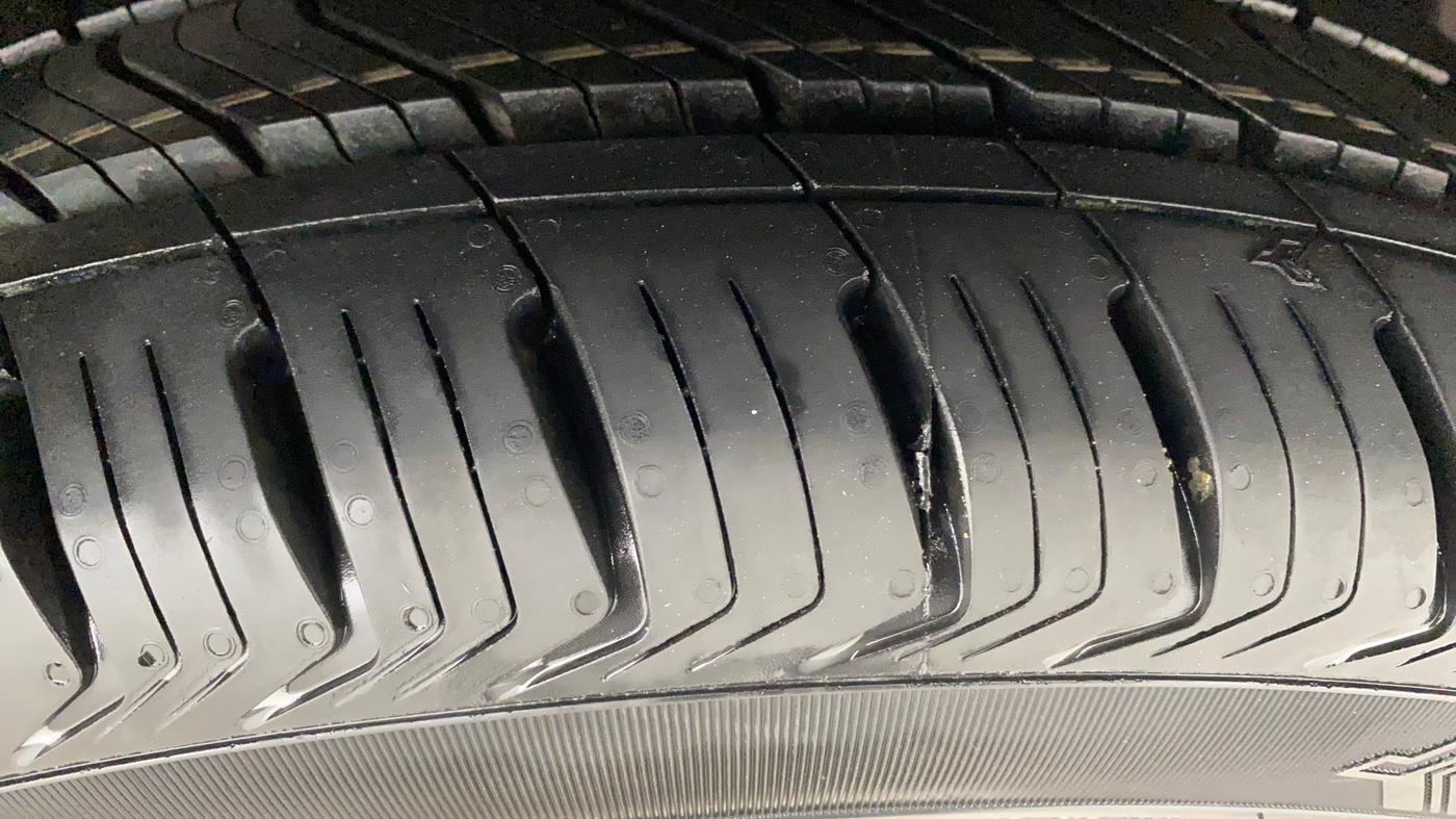 2015 Maruti Ciaz ZXI+, Petrol, Manual, 1,18,993 km, Right Front Tyre Tread